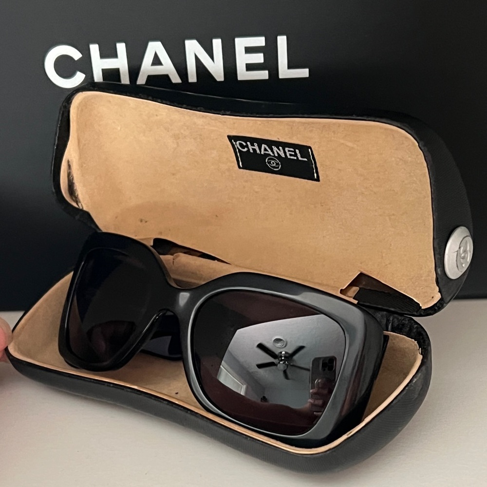 CHANEL Black Quilted Temple Rectangular Sunglasses - image 5